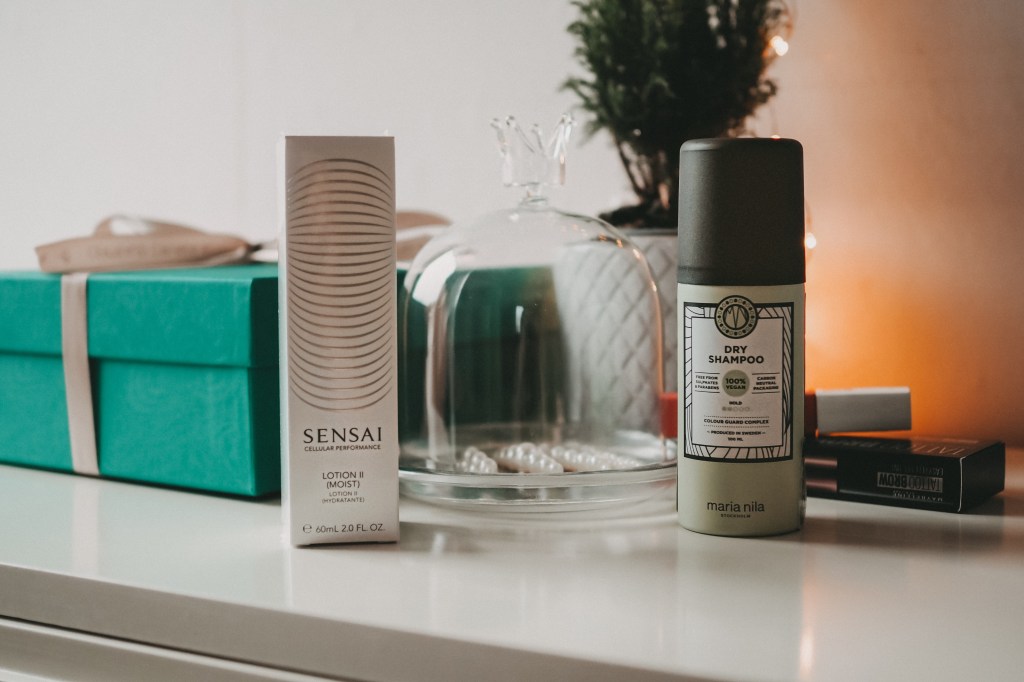 Tonik von Sensai und Trockenshampoo von Maria Nila