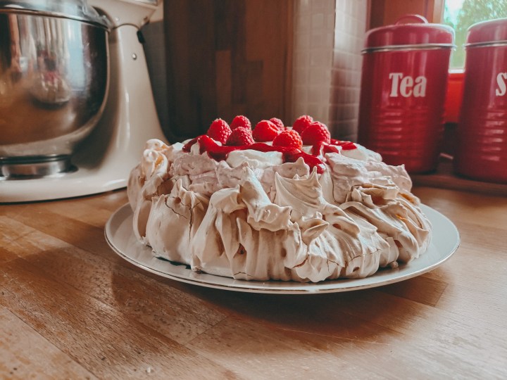 Pavlova mit Himbeeren